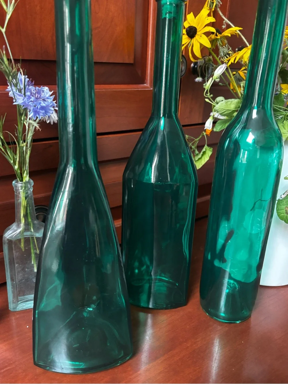English Georgian green blown glass bottle-shape decanters set of 3
